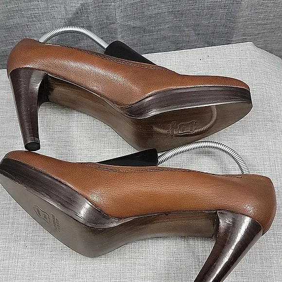 Stuart Weitzman NWOT Platform Pump Stitch Detail Brown Leather Heel Women's 9N